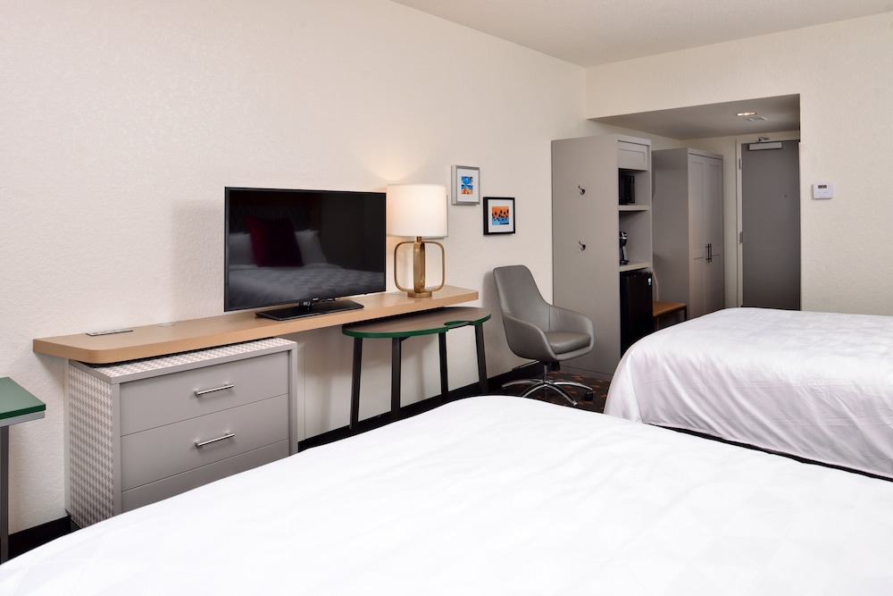 Holiday Inn & Suites Orlando I-Drive - Theme Parks 28/77