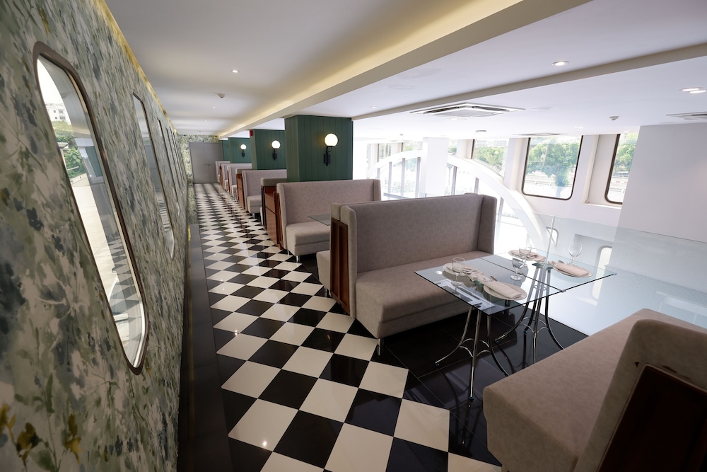 Justice Hotel 23/29