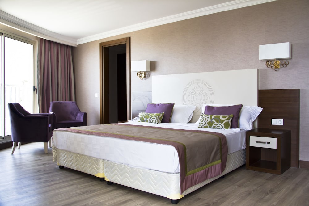 Adella Side Hotel 22/73