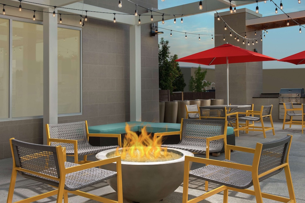 Home2 Suites by Hilton Longmont 25/30