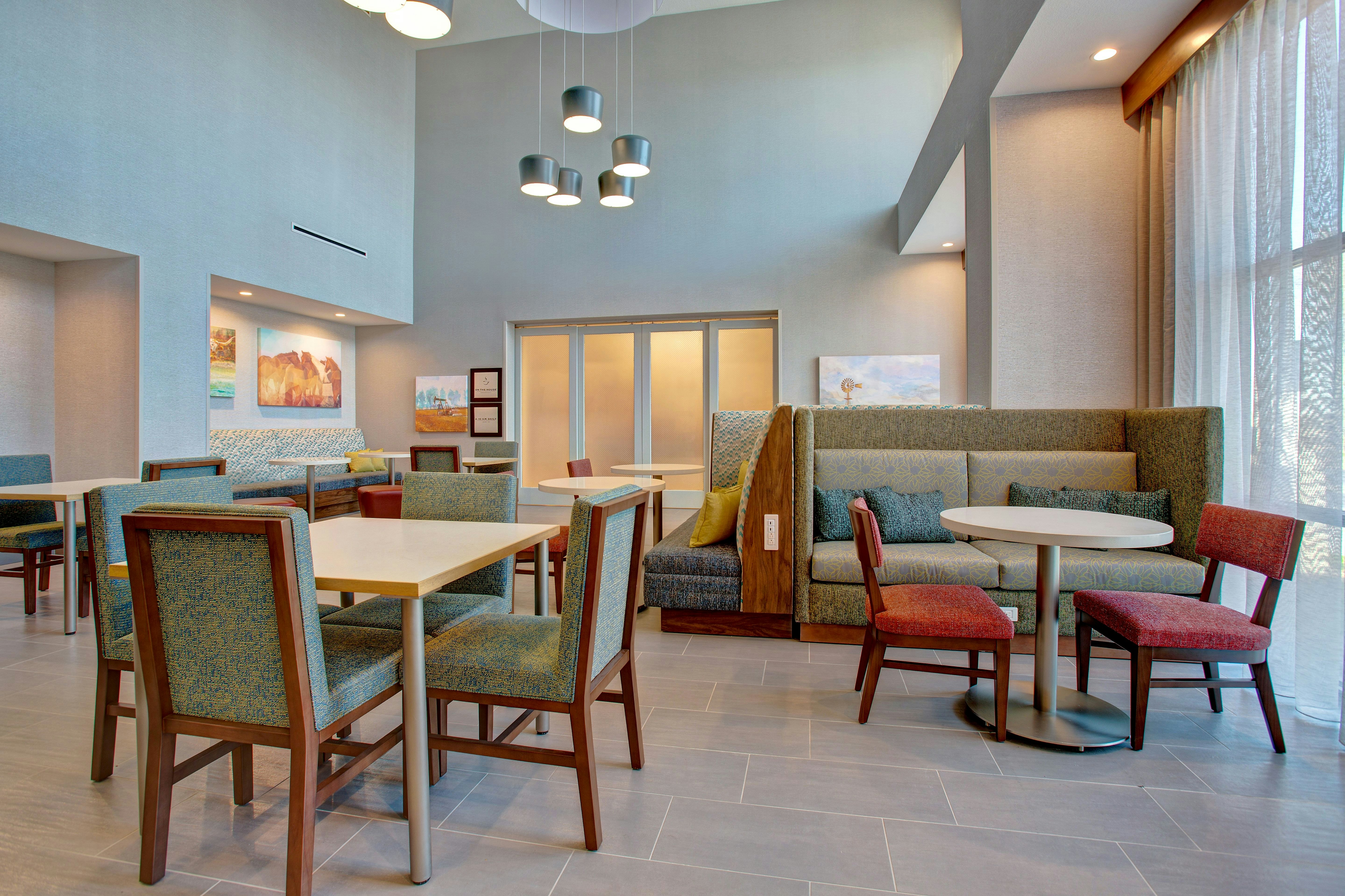Hampton Inn - Suites Borger 18/24
