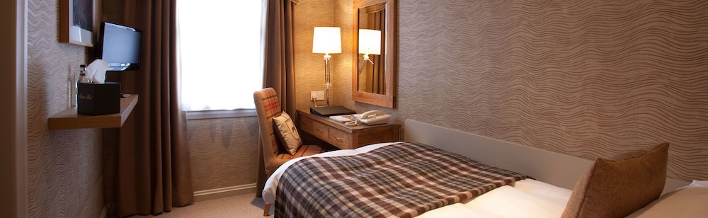 Burts Hotel 30/41