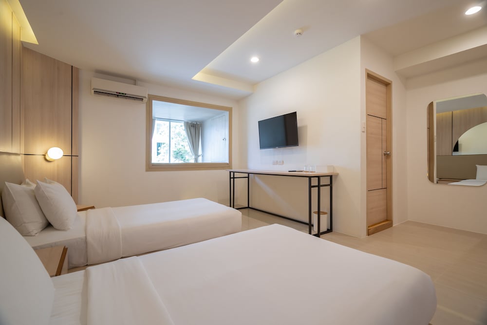 SUPERIOR, DOUBLE OR TWIN BED