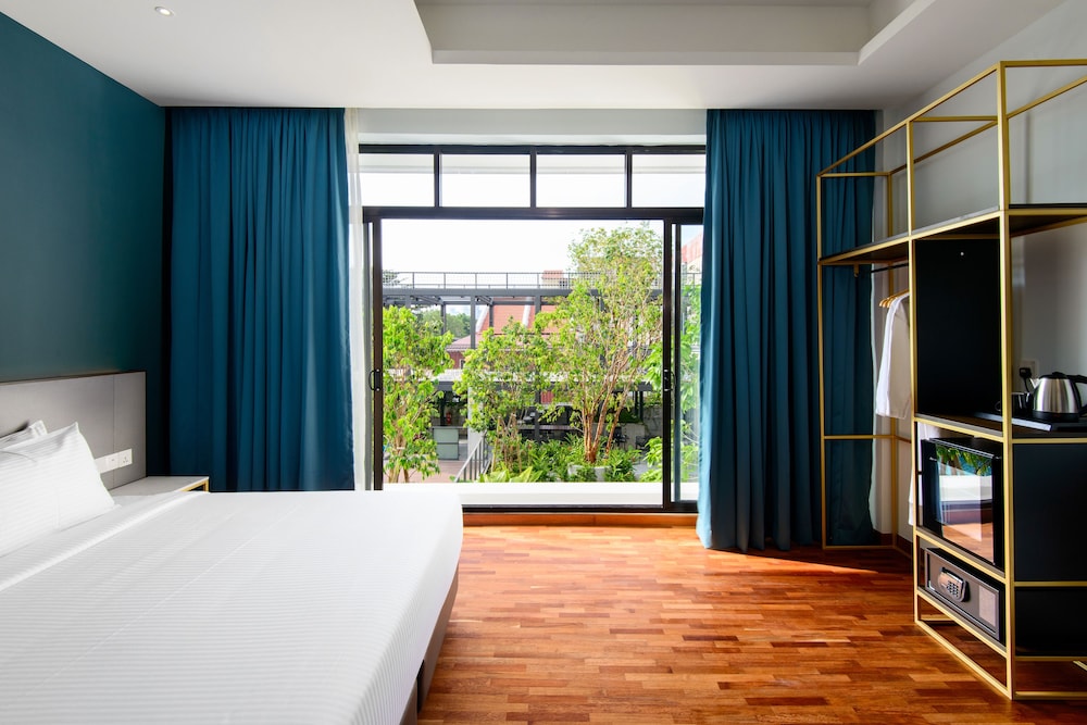 Savv Hotel 10/50