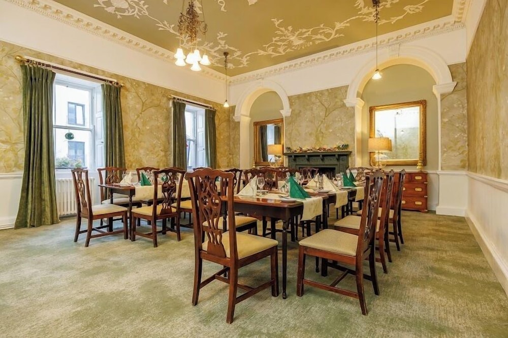 CLUB HOUSE HOTEL 50/54