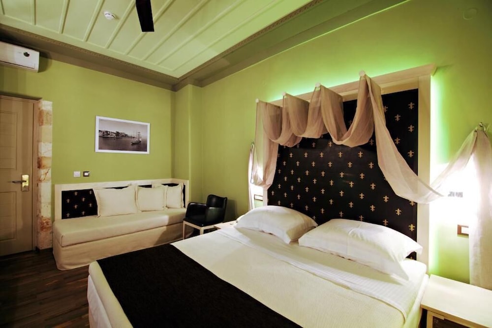 Elia Fatma - Adults Only 17/63