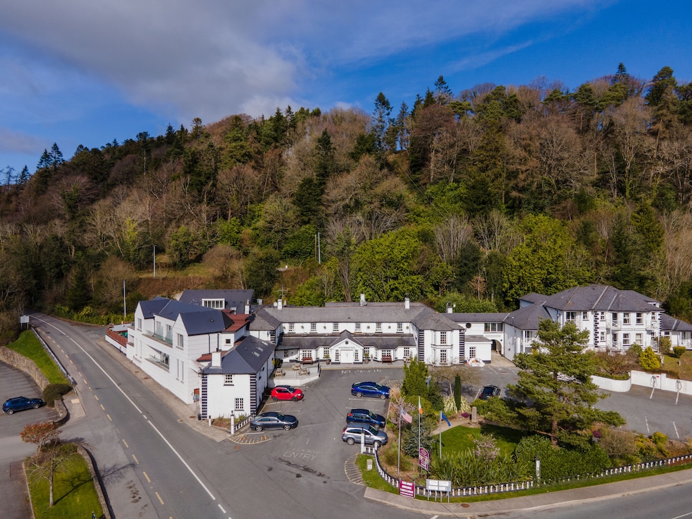 Woodenbridge Hotel 67/73