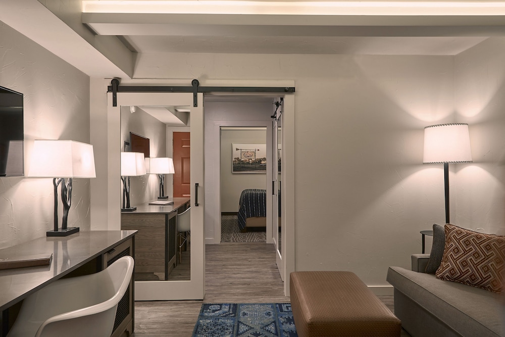 Fredericksburg Inn And Suites 28/53