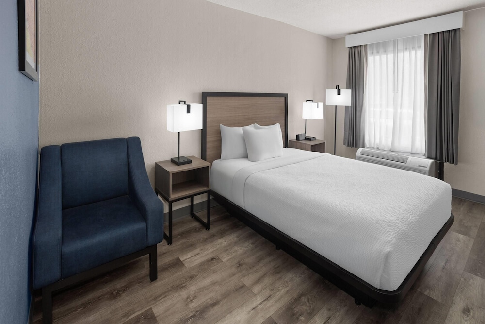Baymont By Wyndham Fayetteville I-95 17/49