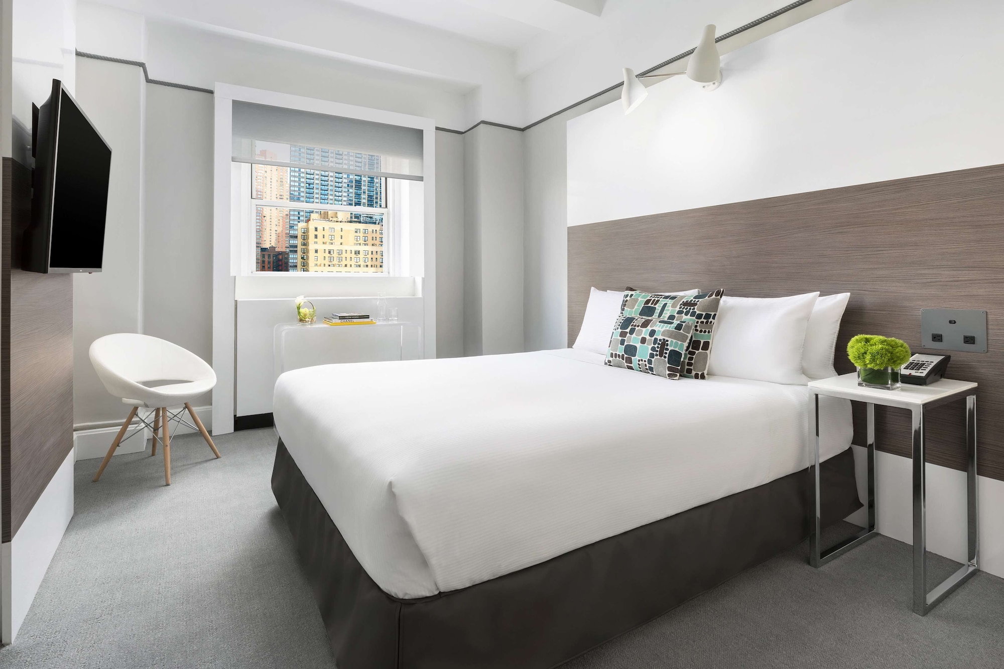 SUPERIOR, QUEEN BED