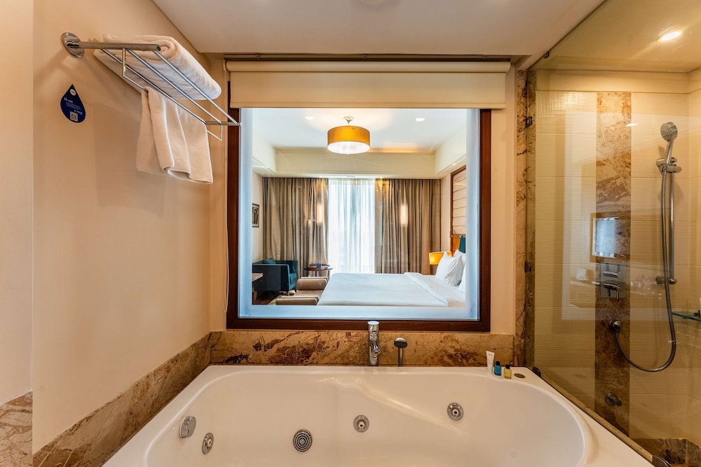 جناح بسرير كينج بغرفة نوم واحدة، Radisson Blu Hotel Indore 8/10