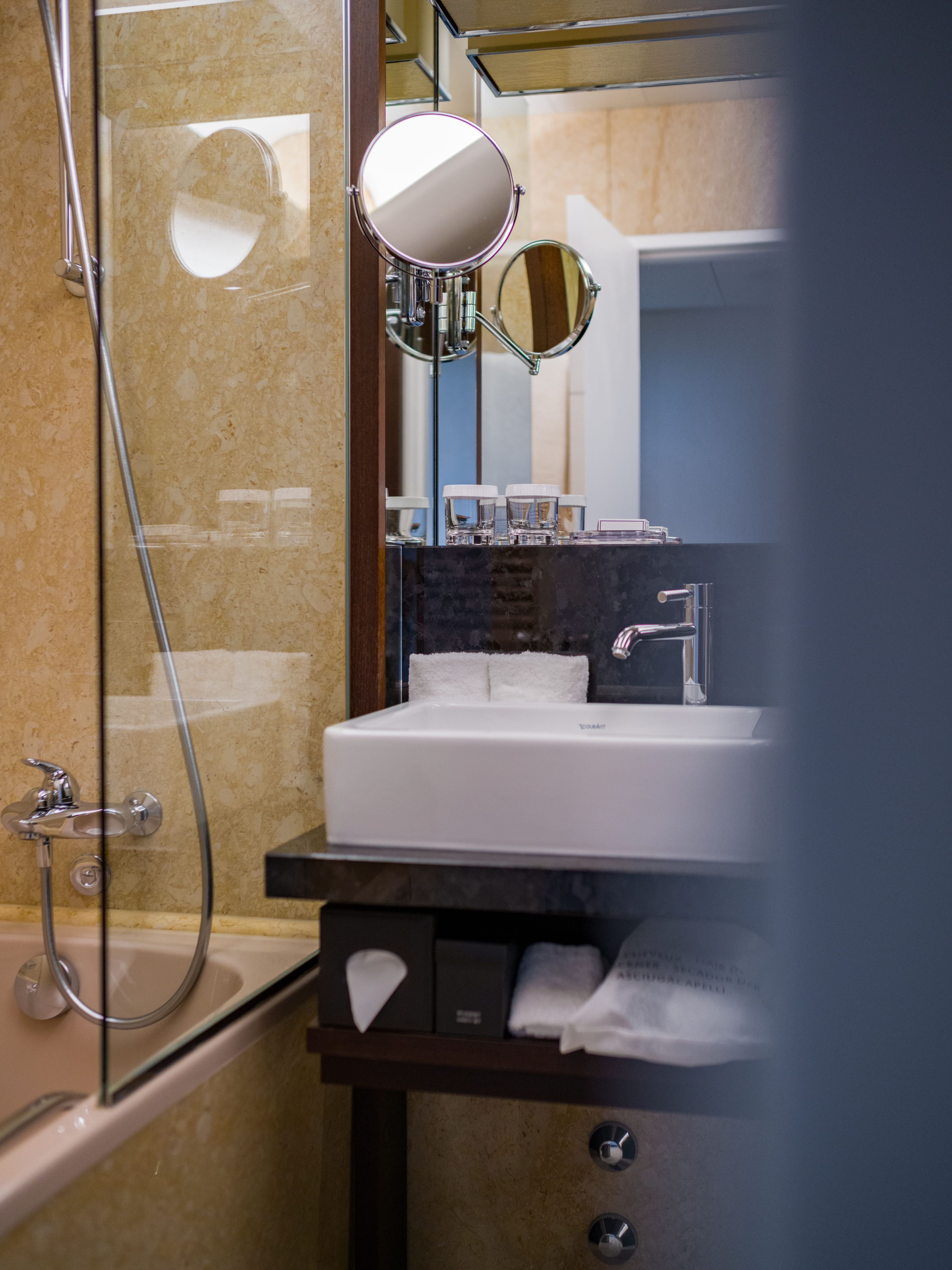 INTERCONTINENTAL GENEVA 49/50