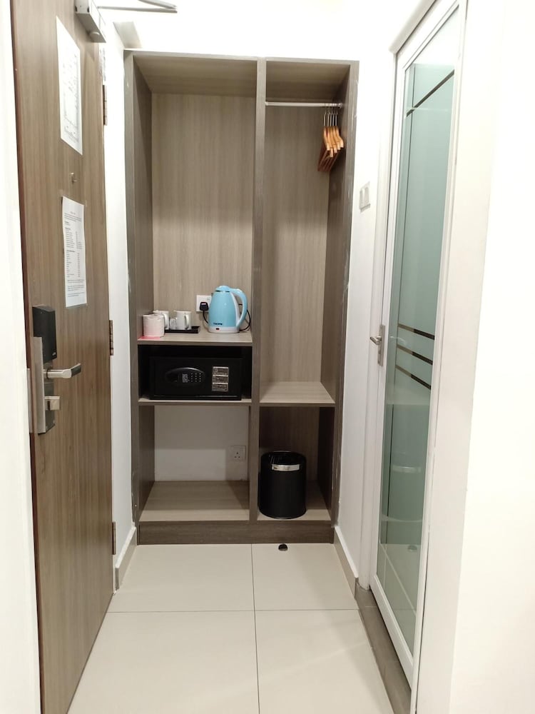Hotel Alpha 10/58