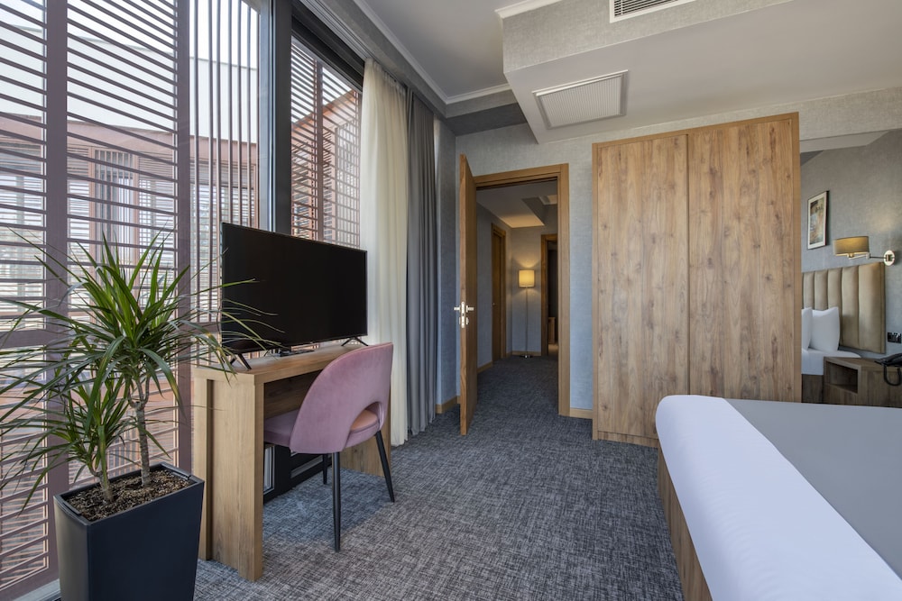 Barnovi Boutique Hotel 46/61