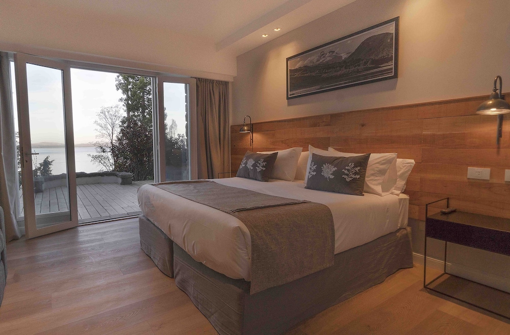 Superior, Studio, Suite, Queen Bed, Lake View, Balcony, La Cascada Casa Patagonica By Don 4/10