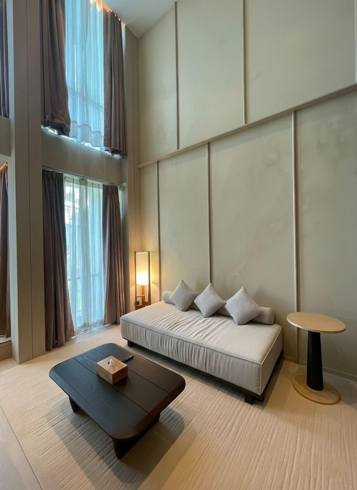 DUPLEX, SUITE