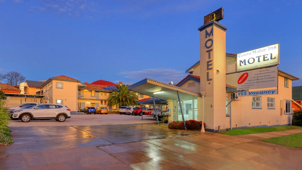 COWRA MOTOR INN 4/65