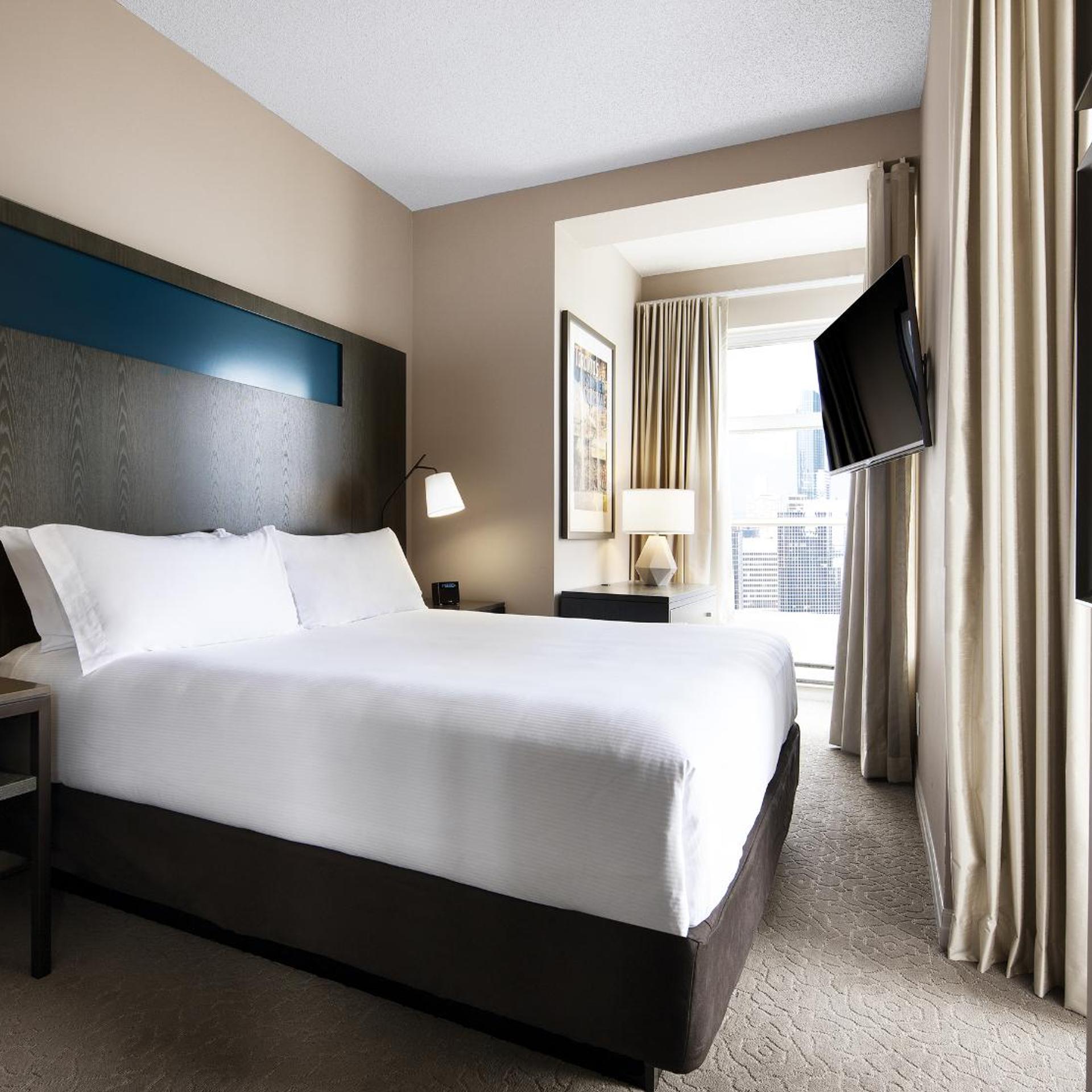 Suite, King Bed, Tower One
