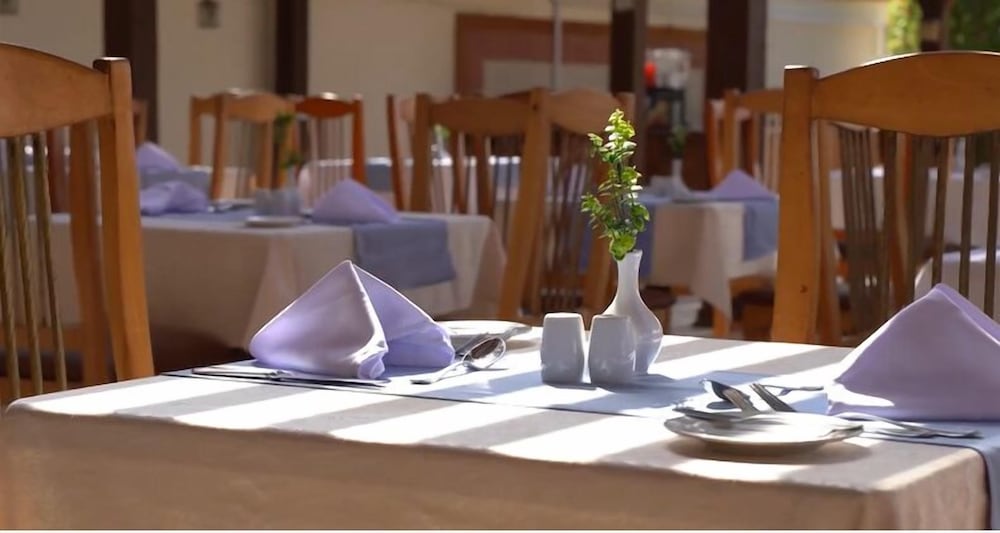 Royal Regency Club 48/50