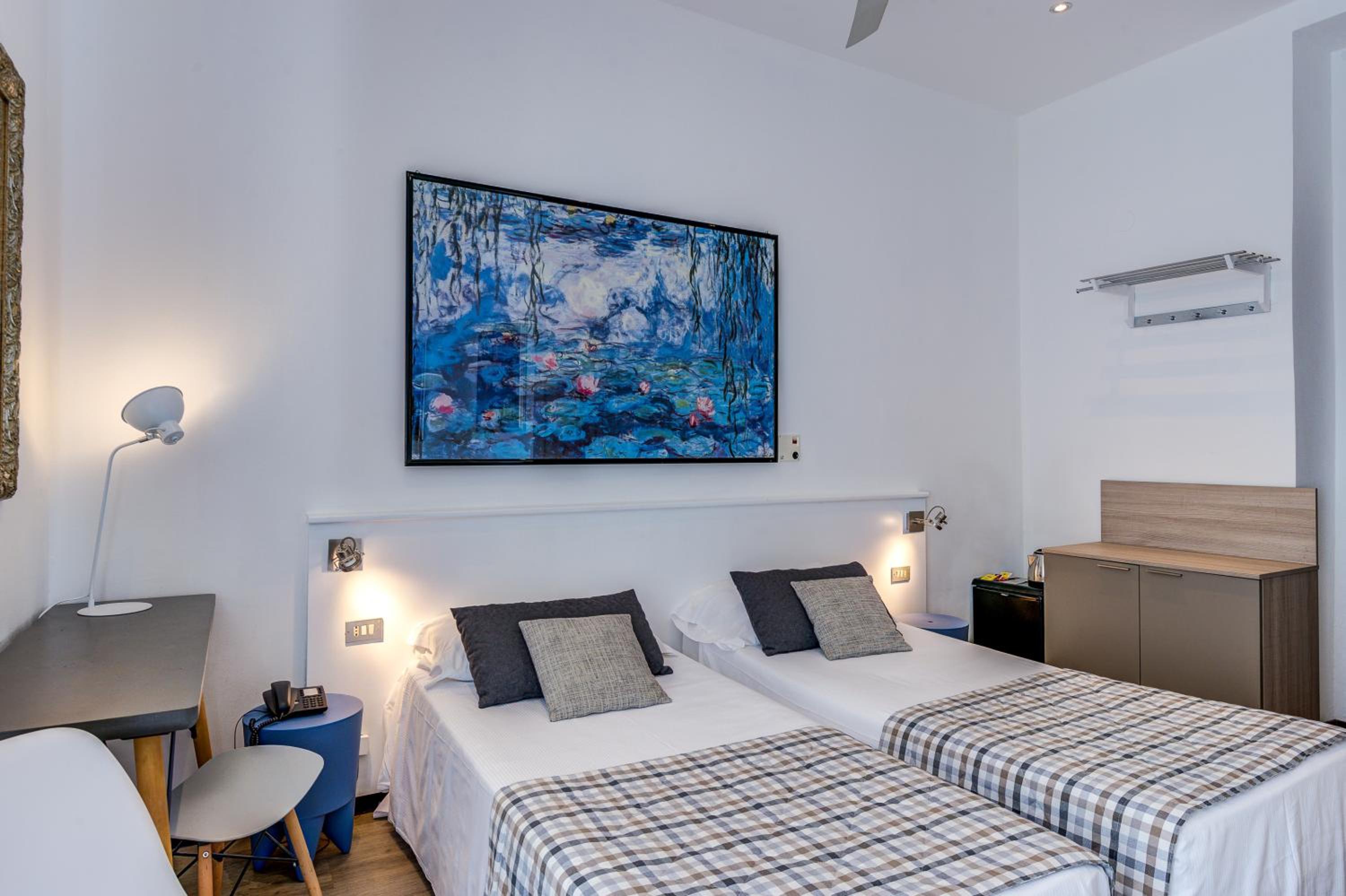 ROOM, TRIPLE
