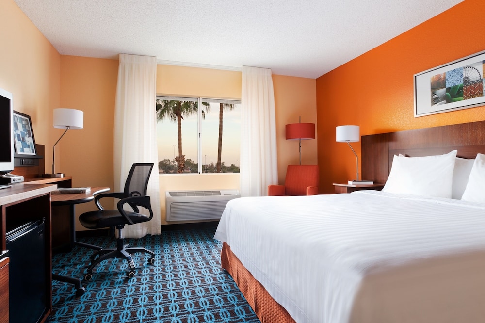 ROOM, KING BED