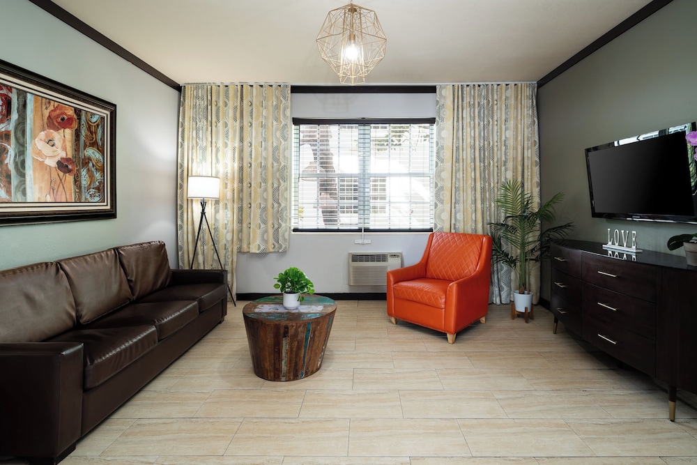 Tradewinds Apartment Hotel 37/65