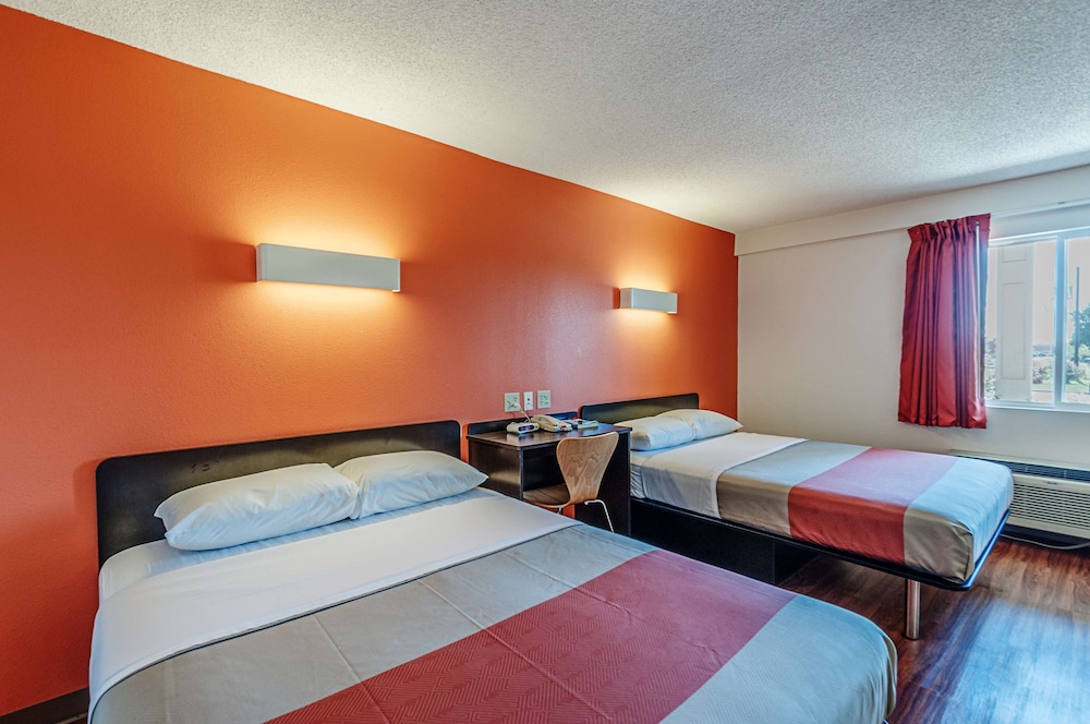 Motel6 Martinsburg, WV 17/42
