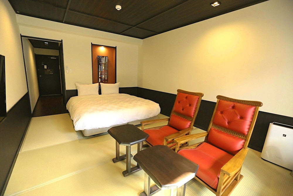 SUPERIOR, KING BED