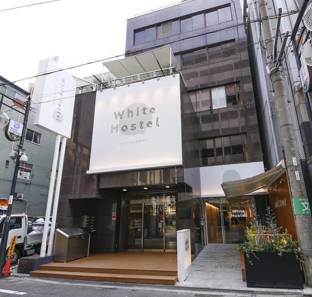 ホワイトホステル心斎橋 写真1