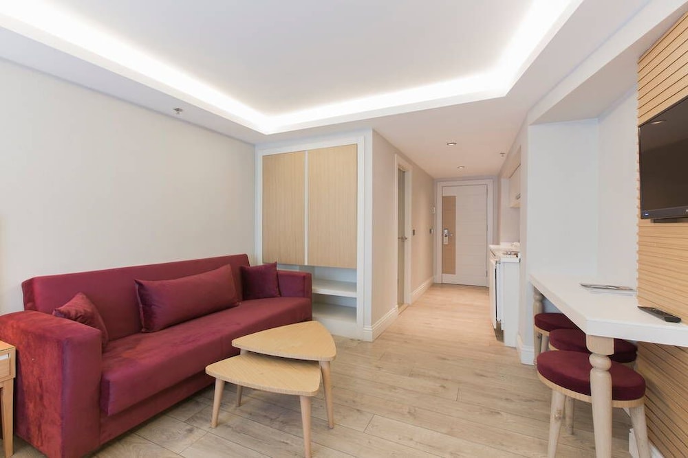 Carina Park Suites 19/32