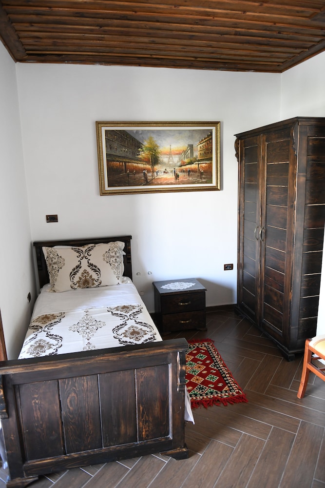 Hotel Kaceli 58/76