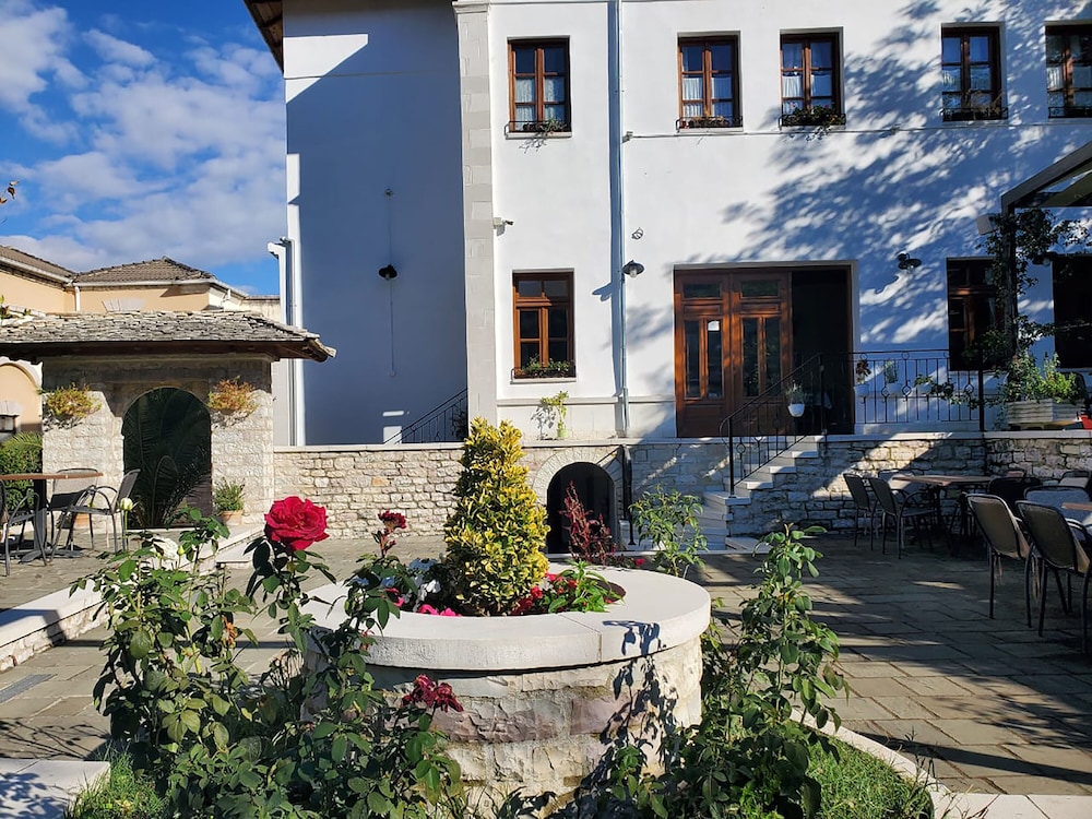 Bineri Hotel Gjirakastra in GJIROKASTER
