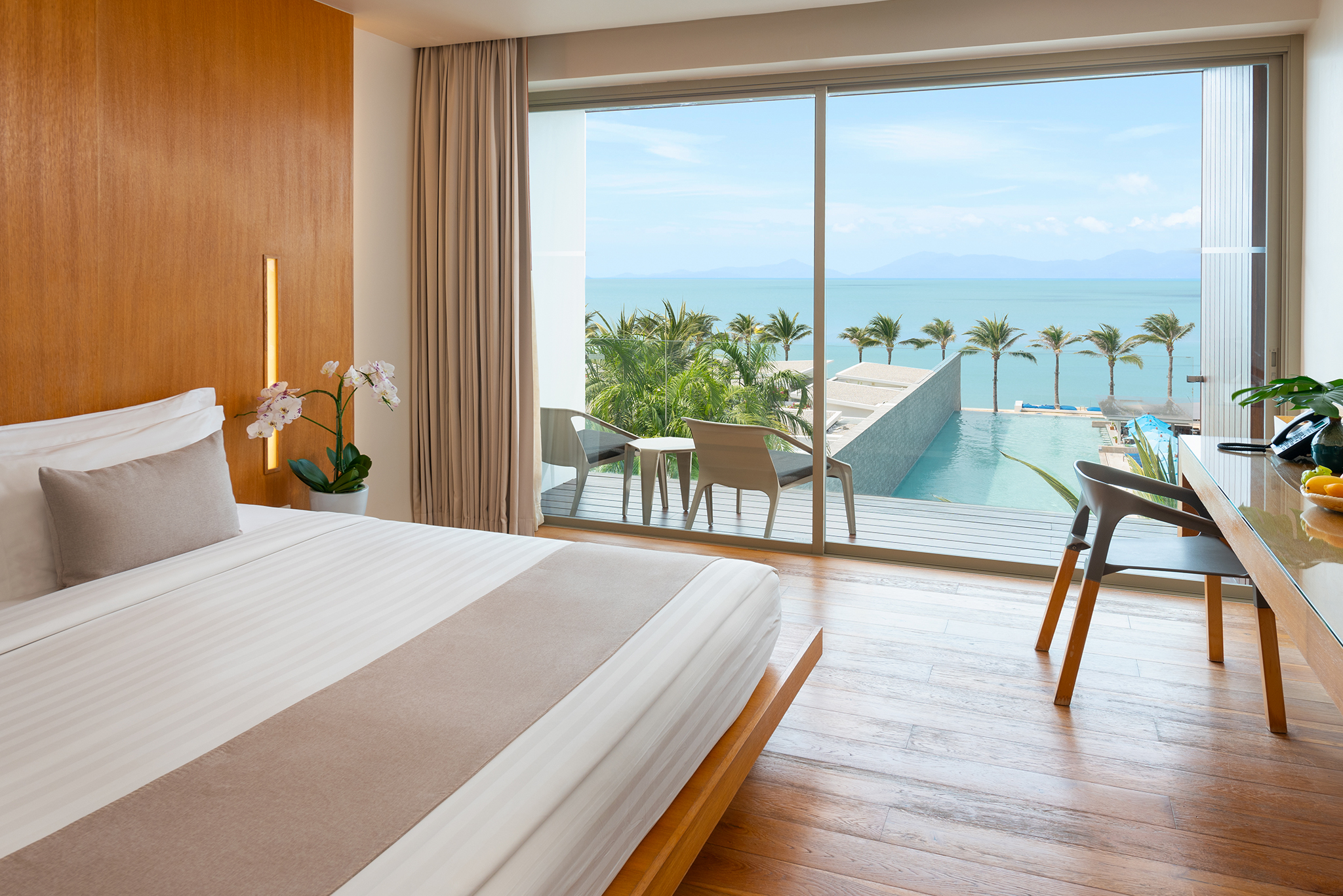 DELUXE SEA VIEW
