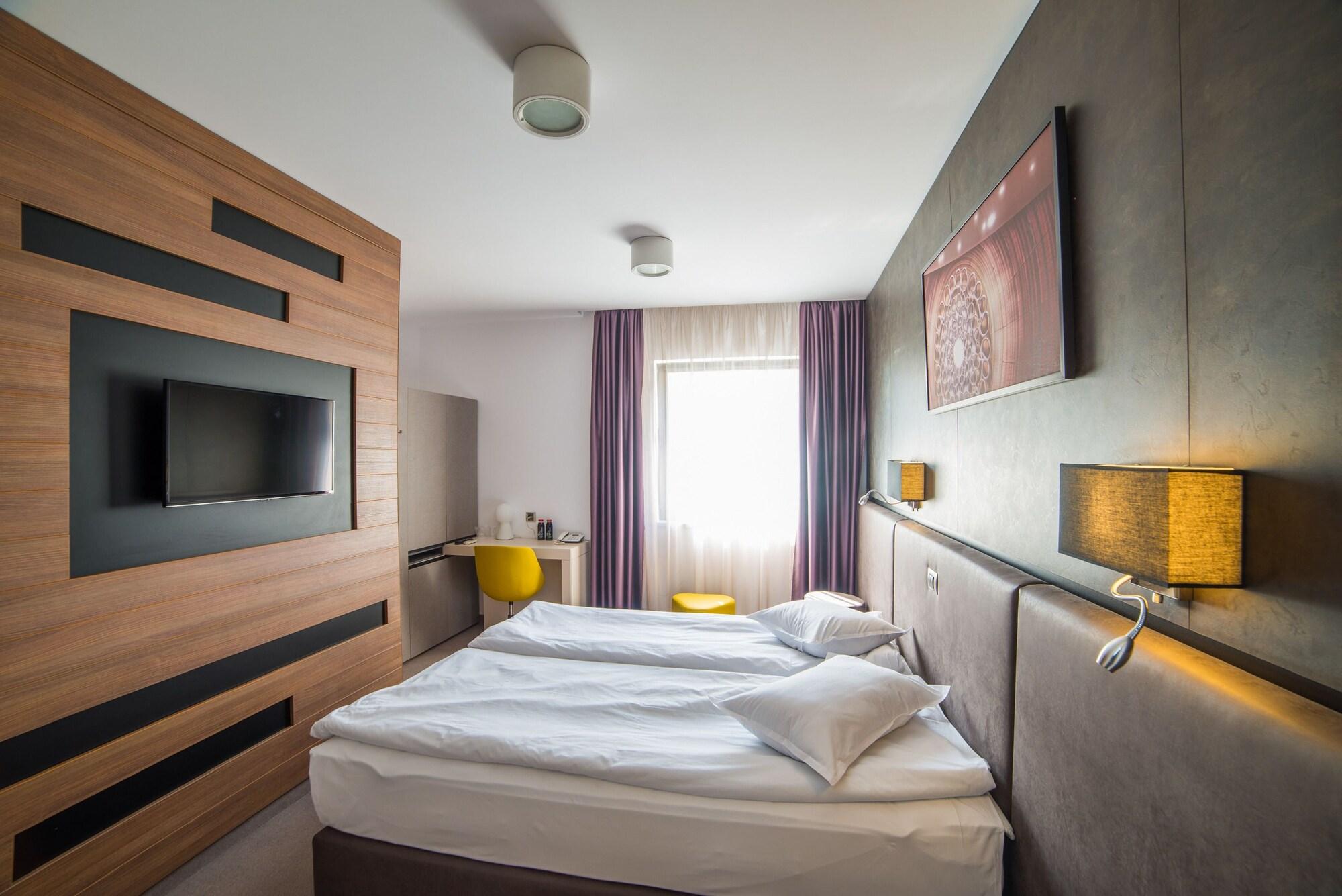 Hotel Lux Divina 8/18
