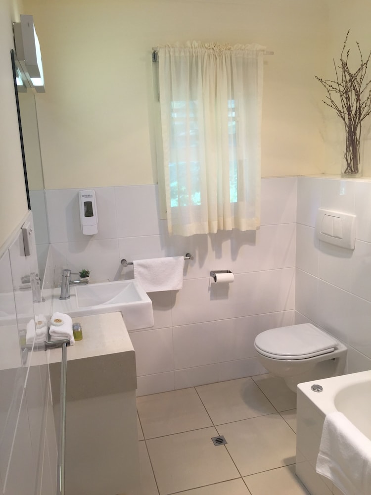 CHESTNUT TREE HOLIDAY APARTMENTS 50/50