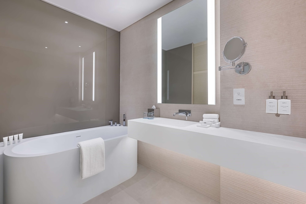 Radisson Beach Resort Palm Jumeirah 47/49