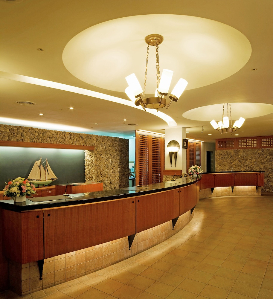 Yoho Beach Resort 11/76