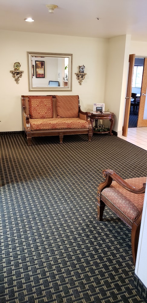 Super 8 by Wyndham Windsor 7/29