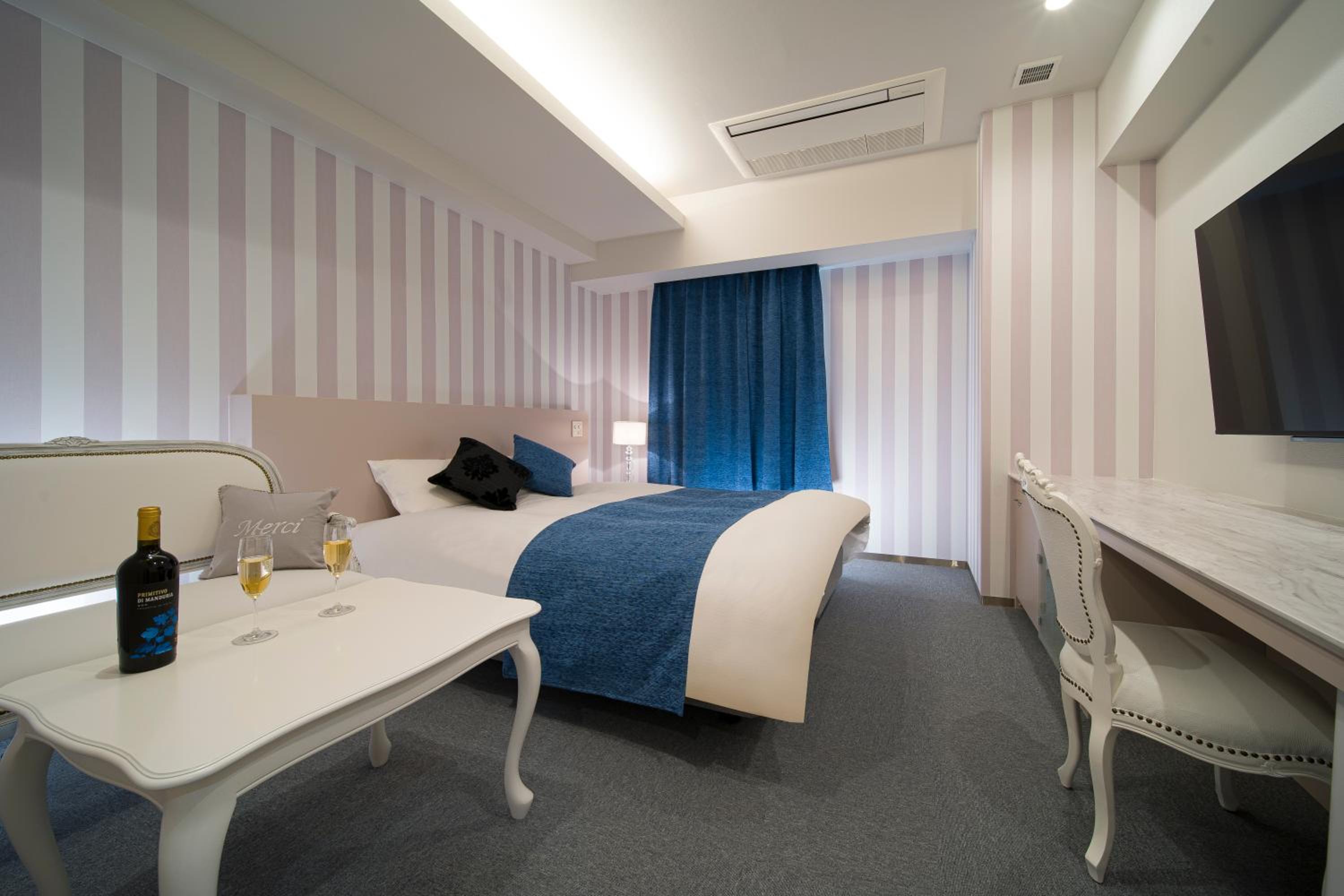 Type B, Queen Bed