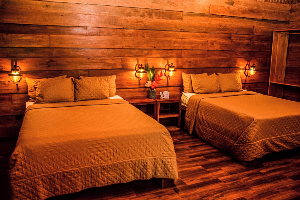 Tree House, Deluxe, 1 Single and 2 Queen Beds, Mountain View