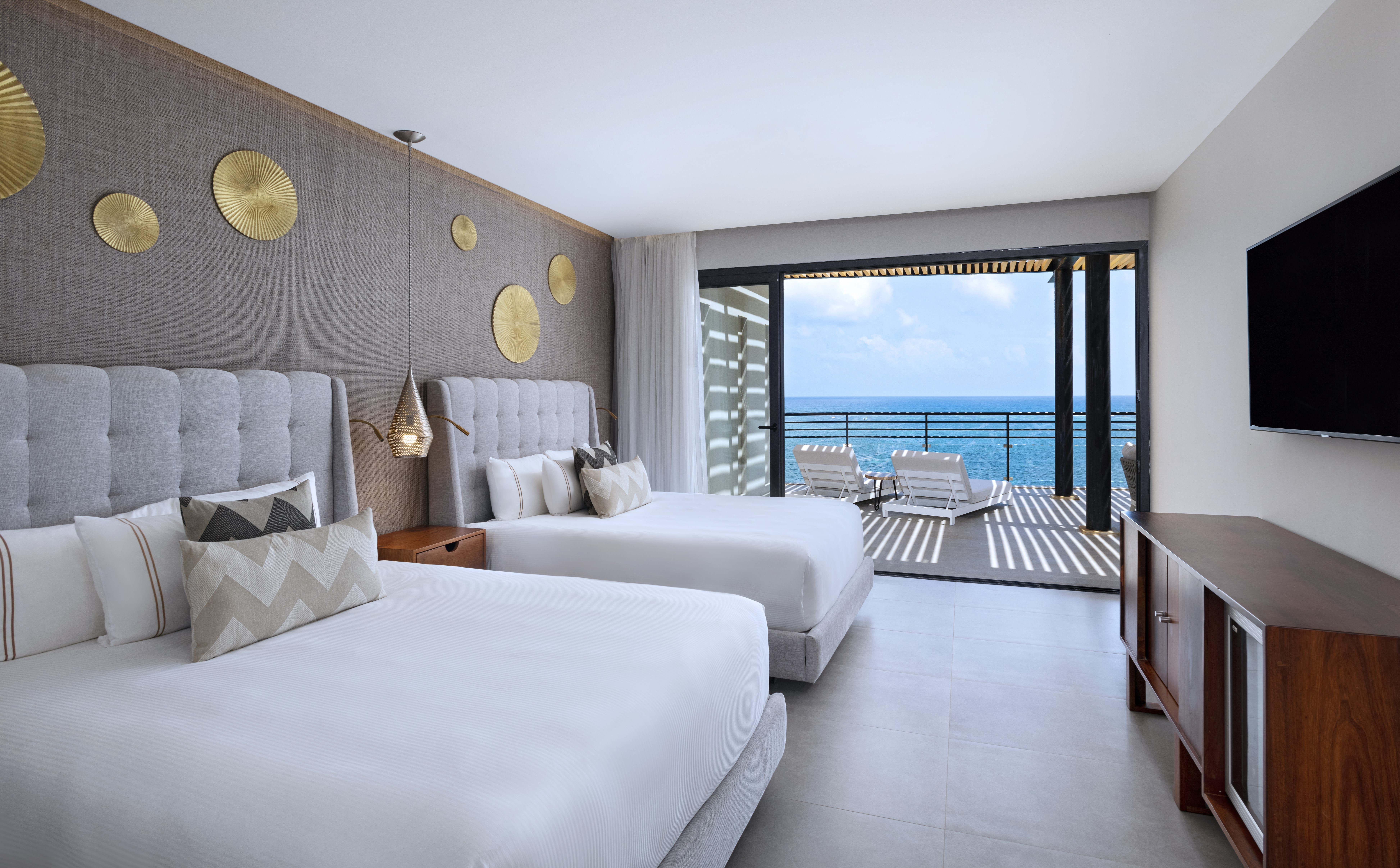 2 Bedrooms, Residence, Ocean Front