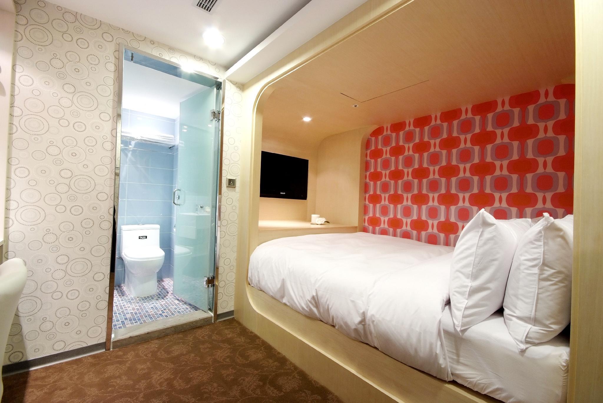 Room, Single, Double Bed, No Window
