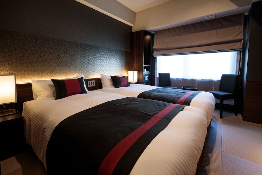 JAPANESE WESTERN, TWIN BEDS