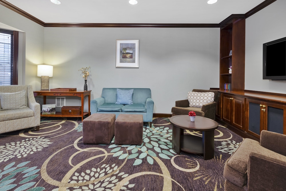 Staybridge Suites Lansing-Okemos 42/84