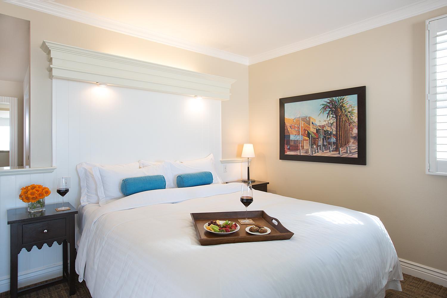 Suite, Partial View
