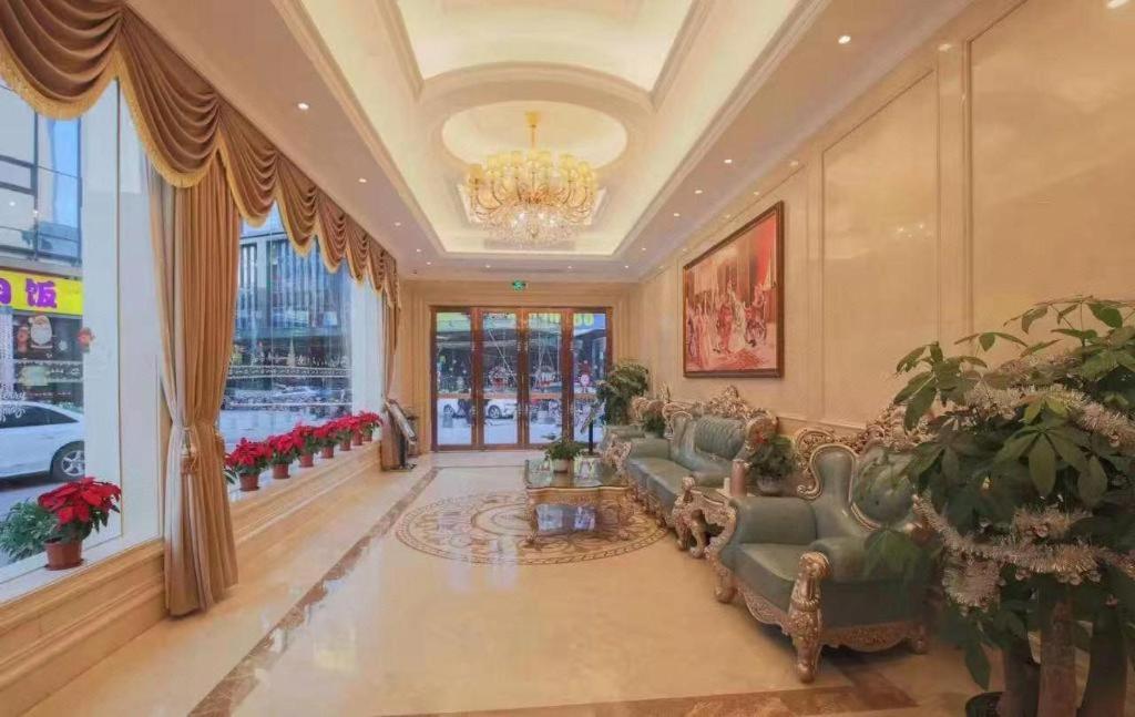 Vienna Hotel (Shenzhen Qinghu Metro Station) 42/54