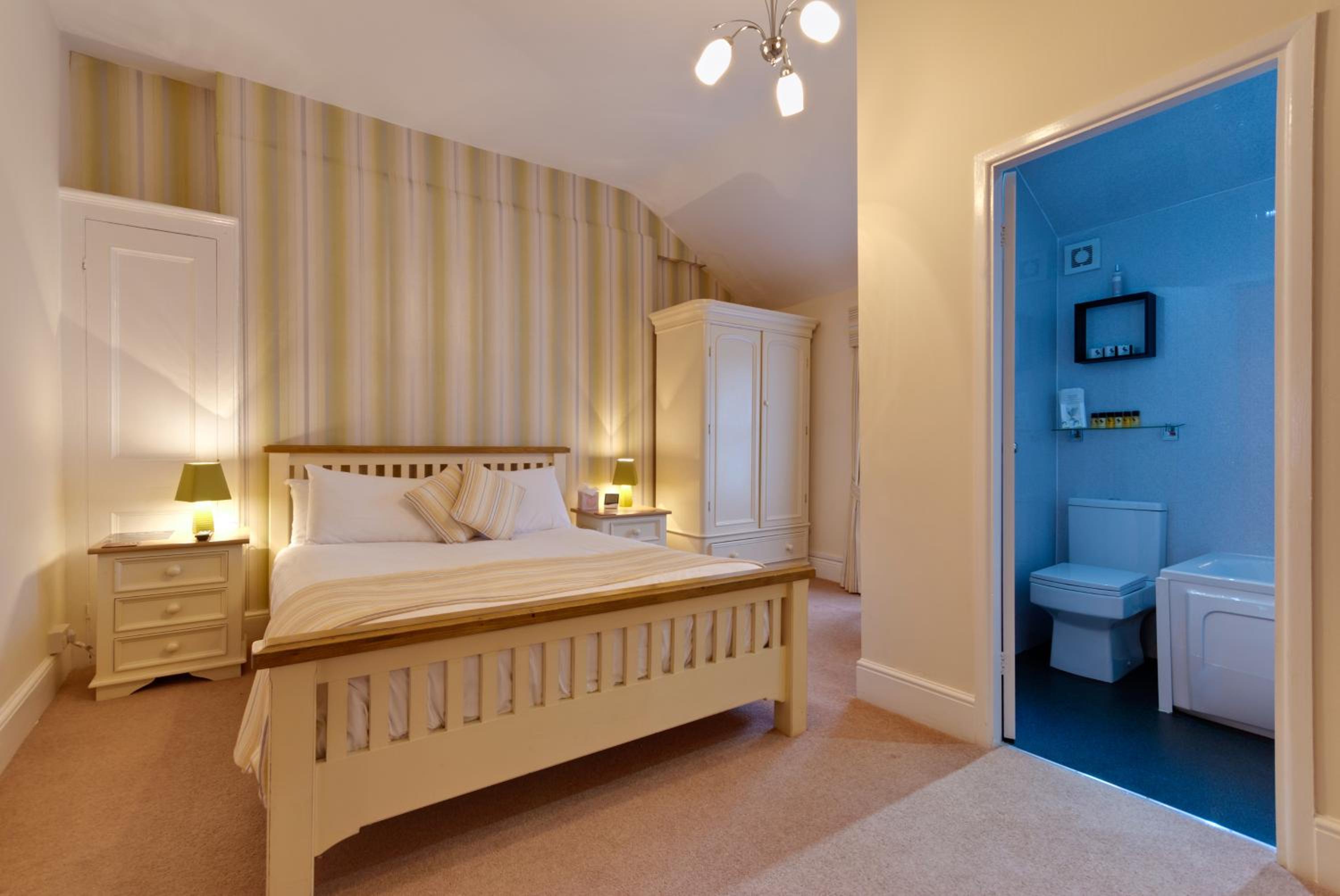 Family Suite, Rear