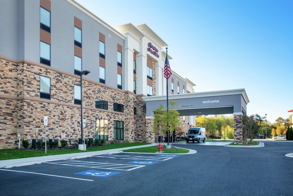 Hampton Inn & Suites Glenarden/Washington DC 2/40
