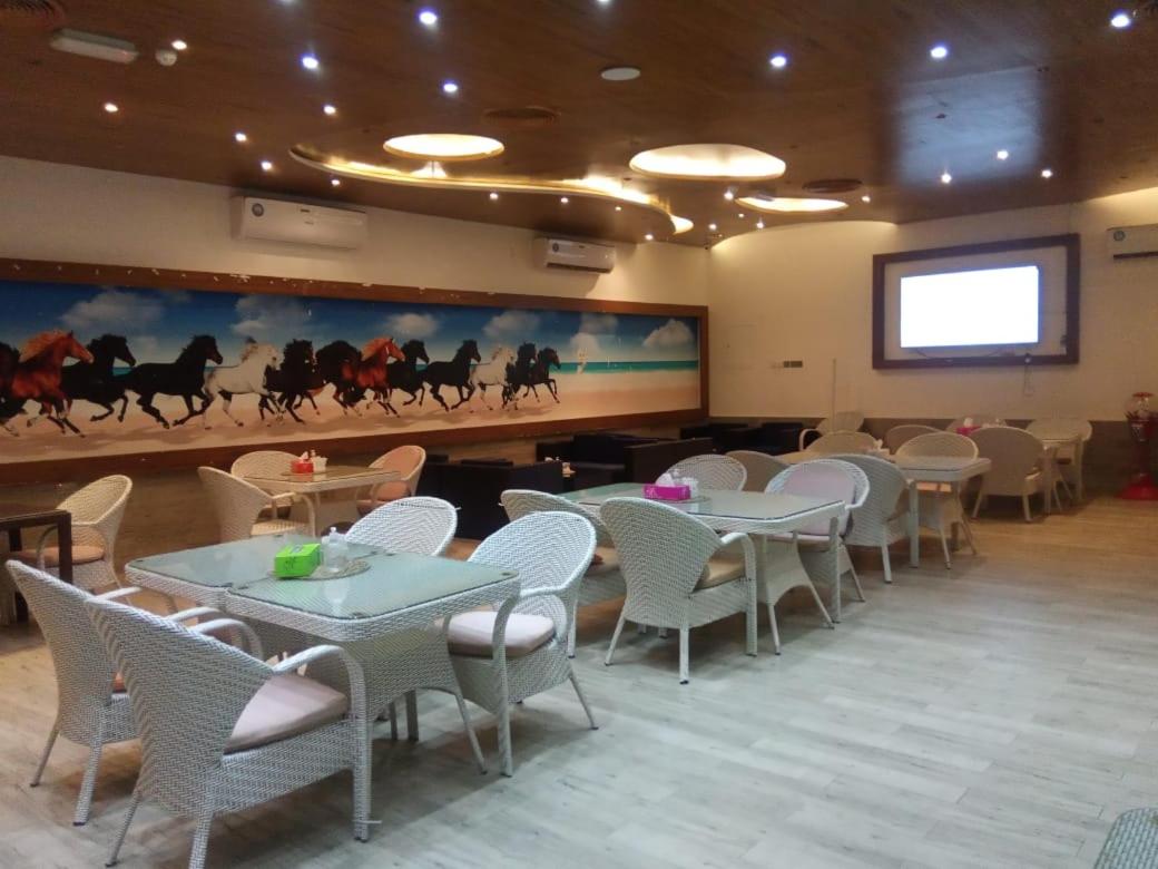 Corniche Palace Hotel 32/45