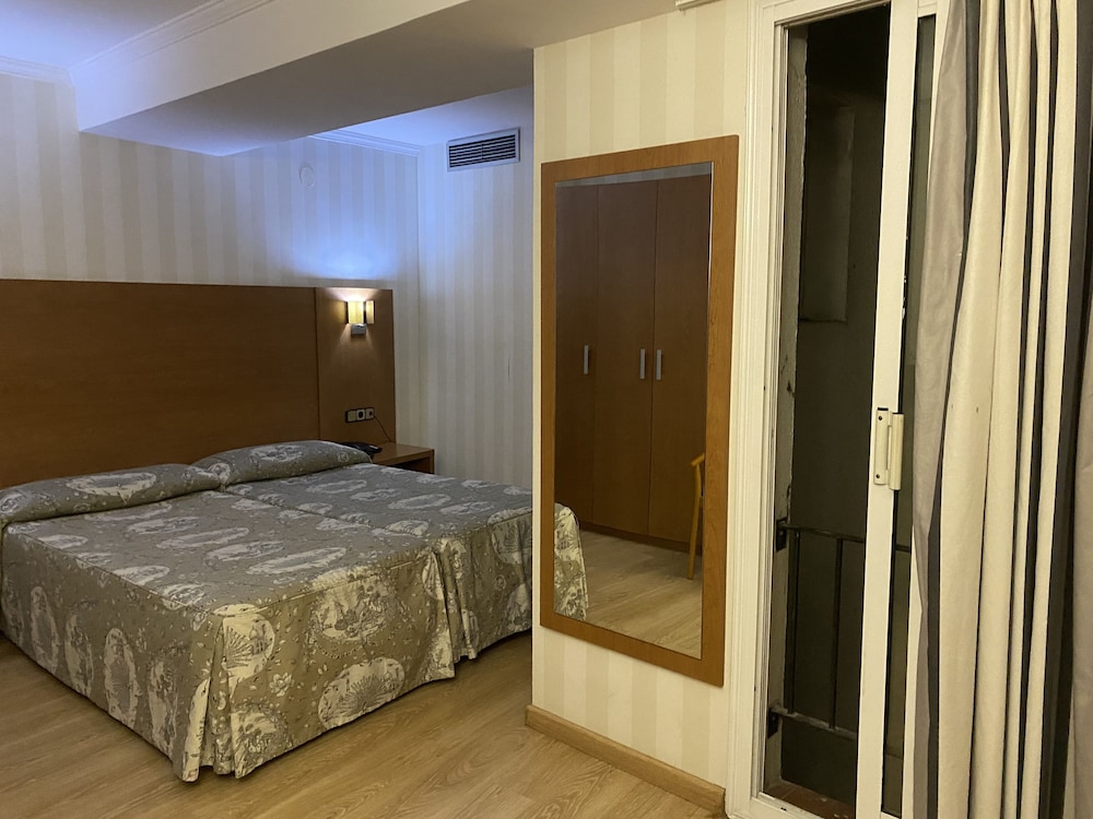 Ramblas Hotel 26/75